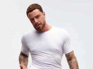 Grupo HOPE lança linha masculina com portfólio de cuecas e camisetas, além de uma campanha com o ator, apresentador e empresário Felipe Titto.