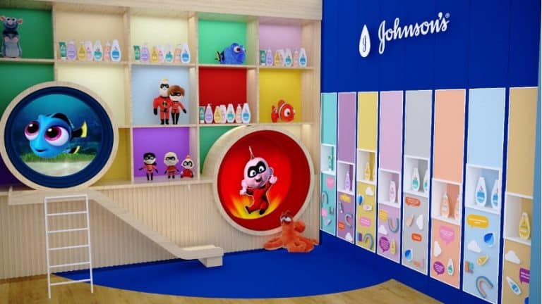A Johnson's, patrocinadora do Mundo Pixar, leva ao evento um espaço interativo com uma área para as crianças brincarem, lerem e fotografarem.