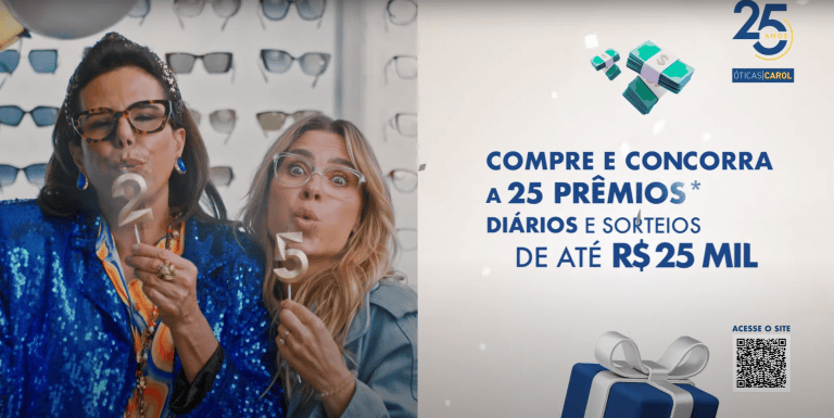 A Óticas Carol comemora 25 anos este mês e festeja com uma campanha leve e divertida para comunicar toda sua história de tradição.