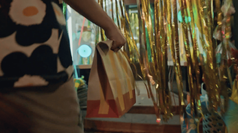 Campanha do MCDonald's anuncia promoção em parceria com a Panini e Coca-Cola que começou a valer na segunda-feira.