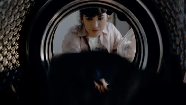 Electrolux quer inspirar as pessoas a ficarem por mais tempo com suas roupas