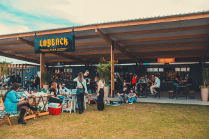 A LayBack, empresa criada por André Barros e seu filho Pedro Barros, acaba de inaugurar a sua primeira unidade em Criciúma, Santa Catarina.