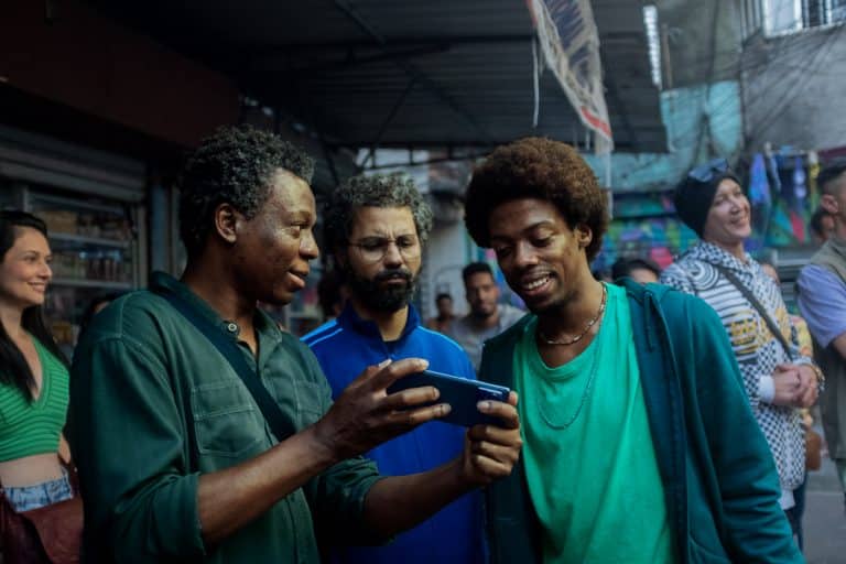 Fruto de uma parceria inédita da Vivo com a Motorola e idealizado pela agência VMLY&R, o curta-metragem "Buscapé" será lançado hoje.