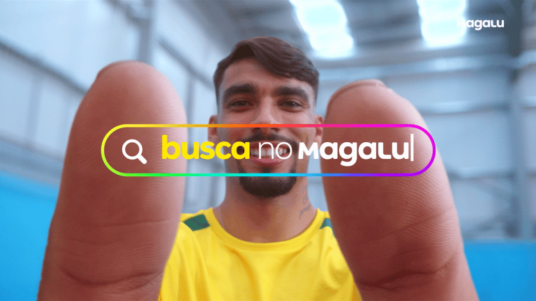 Para a campanha de Copa, o Magalu traz a perspectiva dos diferentes tipos de torcida, com sósias de grandes personalidades.