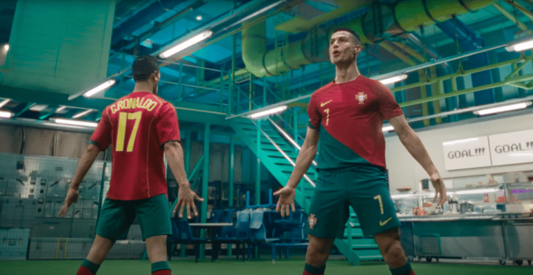 O "Footballverse" (Futverso) é a mais nova campanha de futebol da Nike, que celebra grandes craques da marca, do passado e do presente.
