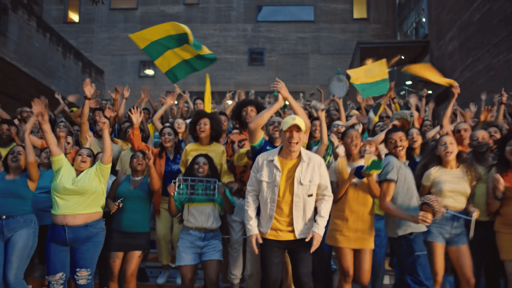 O Itaú Unibanco, patrocinador oficial de todas as Seleções Brasileiras de futebol, lançou a versão da música "Mostra Tua força, Brasil".