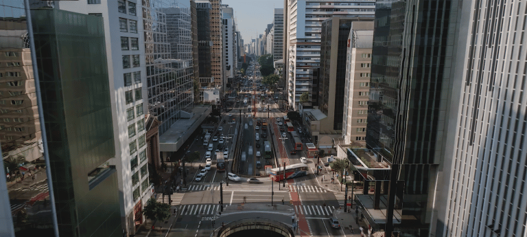 A Deloitte reforça, em campanha recém-lançada, seu posicionamento de mercado de "transformação de ponta a ponta" das empresas.