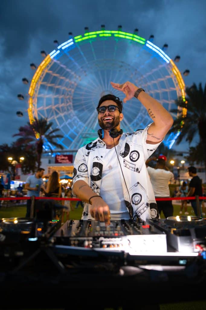 O produtor e DJ brasileiro EME acaba de lançar um set especial para a Copa do Mundo, gravado no Icon Park, em Orlando, na Flórida.