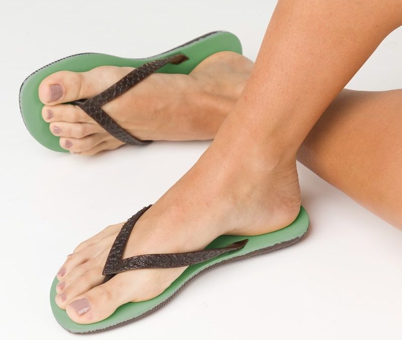 A Ipanema acaba de lançar uma edição limitada de sandálias feitas com algas, guiada pela inovação e sustentabilidade.