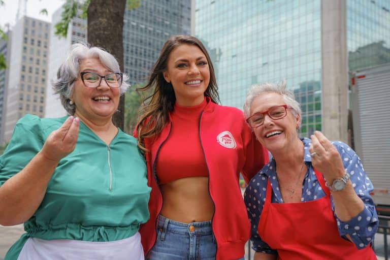 Uma das maiores redes de pizzarias do mundo, a Pizza Hut realizou um "protest pacífico de nonnas" na Av. Paulista.