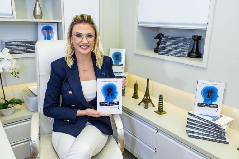 Especialista brasileira Daniela Viek se junta a autores europeus e lança livro inédito sobre Personal Branding.
