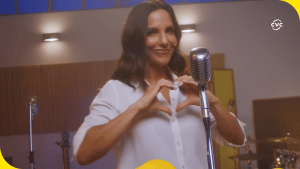 Agora em 2023, a cantora e apresentadora Ivete Sangalo acaba de renovar seu contrato de garota-propaganda da CVC.