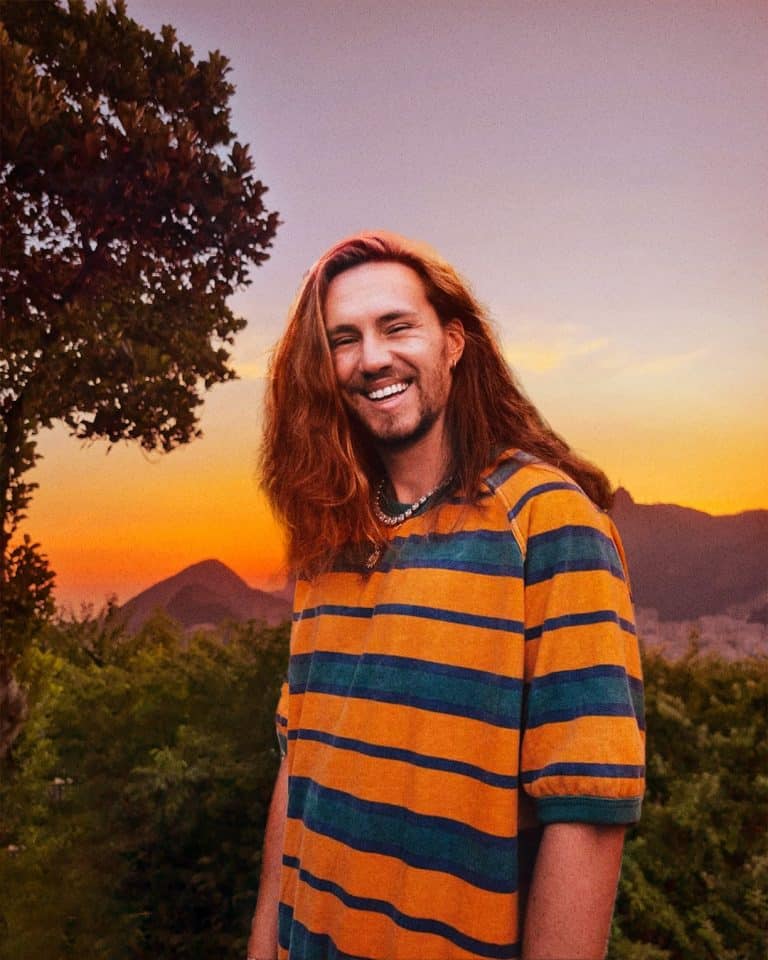 Os cantores Vitor Kley e Gabi Melim são os novos embaixadores de Aperol Spritz, refrescante, leve e inconfundivelmente laranja, no Brasil.