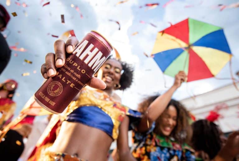 A Brahma abre alas para o Carnaval 2023, e vai ajudar a viabilizar toda essa paixão carnavalesca com diversos patrocínios pelo país.