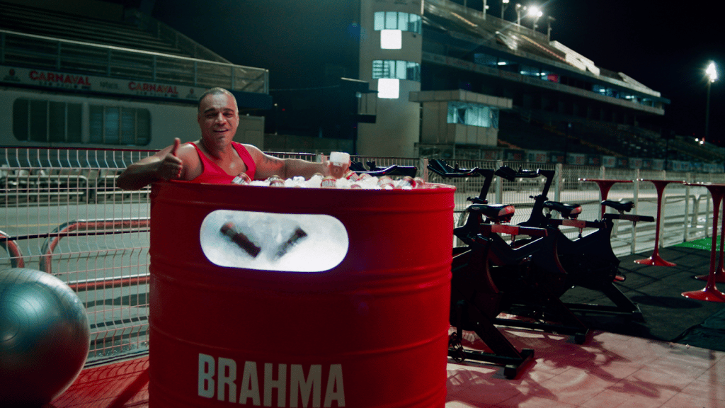 Brincando com a popular "crença" de que os jogadores fingem estar lesionados para curtir o Carnaval, a Brahma traz a solução perfeita.
