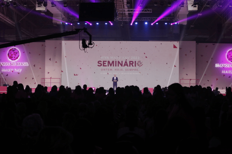A Mary Kay inicia as comemorações do aniversário de 25 anos no Brasil e 60 no mundo, em uma parceria com a ELLE Brasil durante todo o ano.