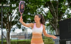 A Lacoste anunciou o patrocínio à atleta Sophia Chow, um dos principais nomes do beach tennis nacional e internacional.