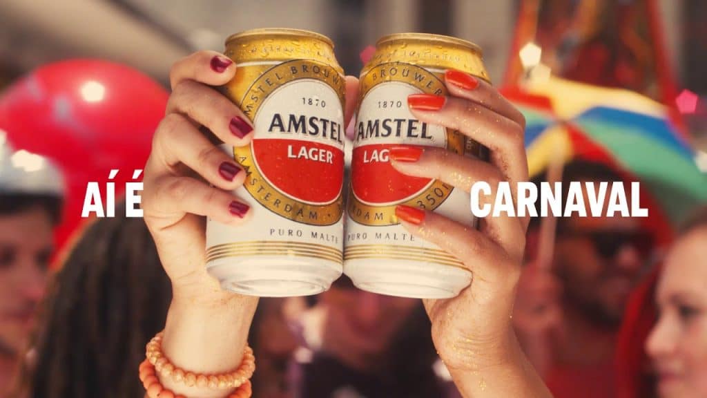 Amstel retorna ao Carnaval celebrando os momentos de conexão e união que a data proporciona e reforça suas credenciais de qualidade.