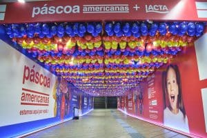 Americanas e Lacta promovem uma divertida ação no Metrô Rio com o objetivo de celebrar a criação de um dos símbolos da Páscoa brasileira.