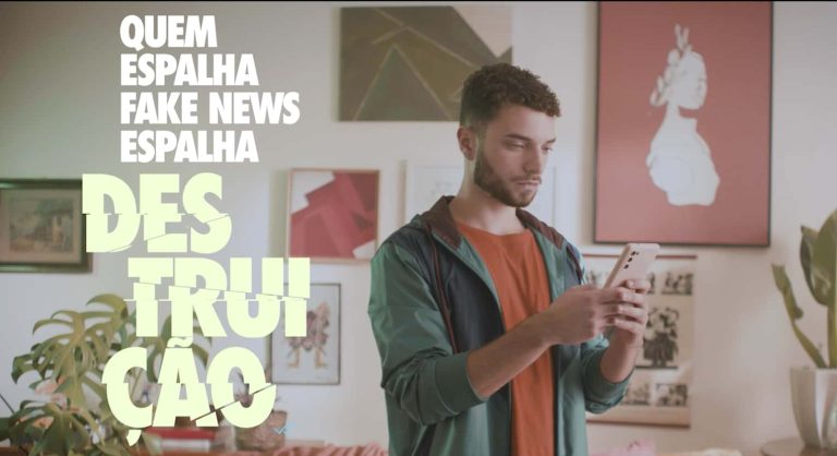 O Governo Federal veicula a campanha "Brasil contra Fake,com" o objetivo de combater a desinformação disseminada nas redes sociais.