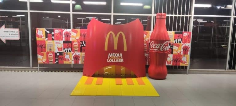 A Eletromidia e a Galeria. ag desenvolveram juntas, para o McDonald's, uma ação especial na estação Pinheiros na linha Esmeralda.