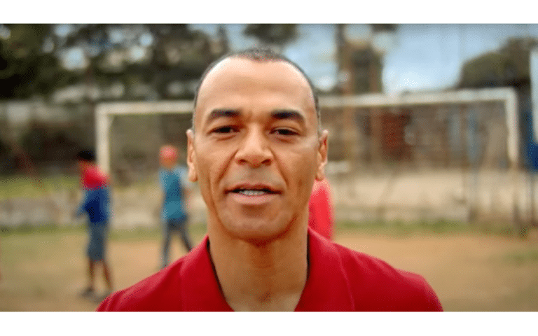 A Embracon renovou parceria com Cafu, como garoto propaganda, para a campanha "Consórcio Embracon é sempre o melhor lance".