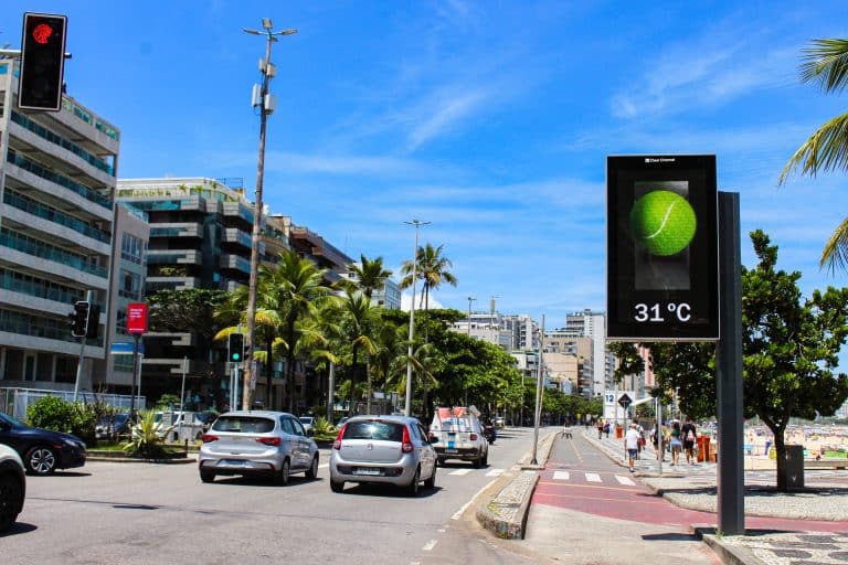Parceria entre a Clear Channel Brasil e a produtora VATI chega as faces de mobiliário urbano da empresa de POOH.