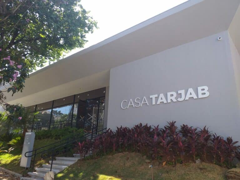 Tarjab entrega a Casa Tarjab 2 e apresenta nova identidade visual ao atrelar cores e design que ilustram o atual momento da empresa.