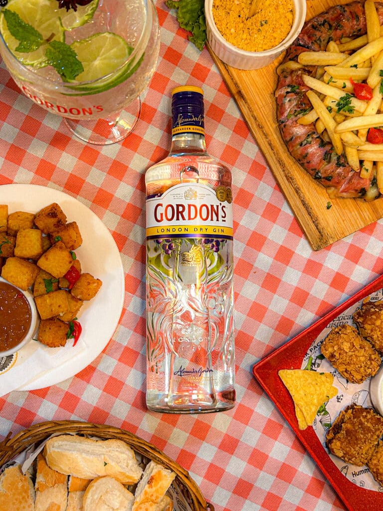 Gin Gordon's anuncia sua participação como o gin oficial do concurso Comida di Buteco 2023, com conceito criativo criado pela ARC.