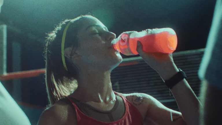 A GATORADE lança, regionalmente, a campanha "Suar é a Glória", traduzida para a realidade brasileira como o já conhecido slogan "Sua que dá".