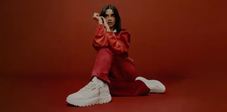 Tormo, modelo recém-lançado pela FILA, explora a robustez do shape chunky para traduzir a força feminina.