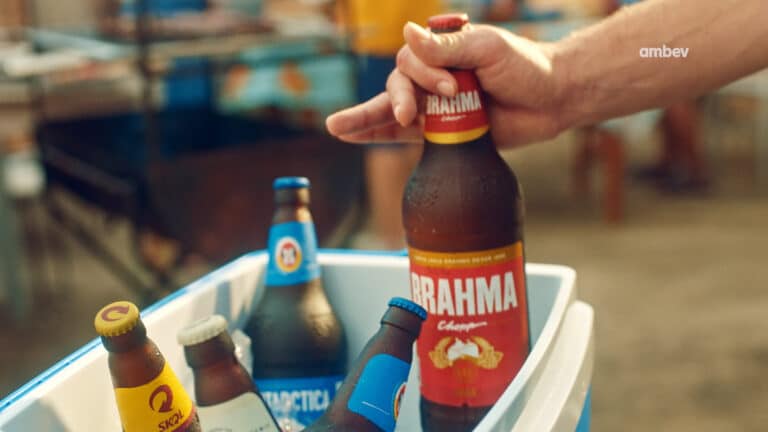 A Ambev incentiva, em nova campanha, o consumidor a aderir ao hábito das retornáveis, optando por uma escolha mais inteligente.