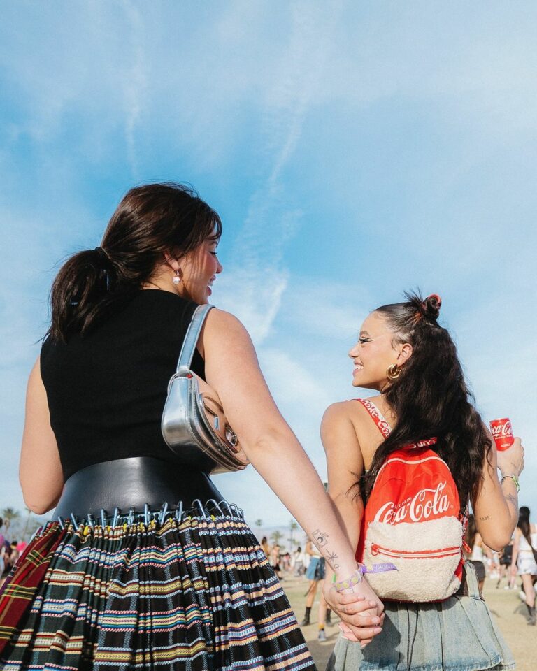 A Coca-Cola acaba de apresentar uma nova campanha global de marca "A Recipe for Magic", celebrando a magia das refeições compartilhadas.