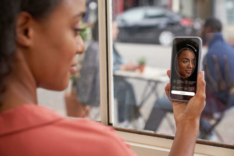 NEUTROGENA traz ao Brasil a SKIN 360, que faz uma análise digital facial, aliado à indicação de produtos para cuidados com a pele do rosto.
