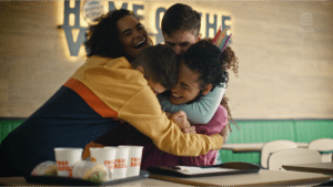 O Burger King anunciou, para celebrar o Mês do Orgulho, o lançamento de uma campanha especial, com um filme idealizado pela A-Lab.