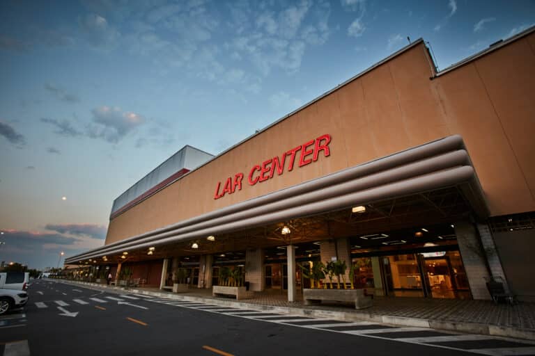 O Lar Center, primeiro Shopping de Decoração e Design de São Paulo, parte do complexo Cidade Center Norte, comemora 36 anos esse mês.