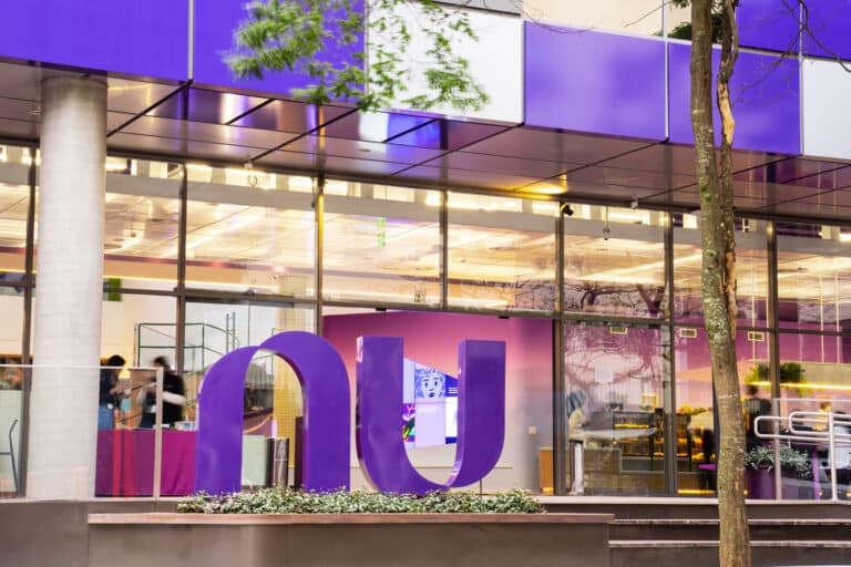 Nubank anuncia campanha de marketing que irá promover seu portfólio completo de produtos para além do cartão de crédito e conta digital.