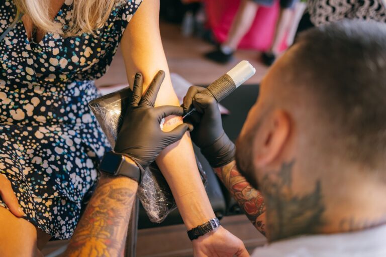 Heinz, que marcou presença em Cannes 2023, criou, em parceria com o Pinterest, uma experiência em torno da sua campanha Heinz Tattoo Ink.
