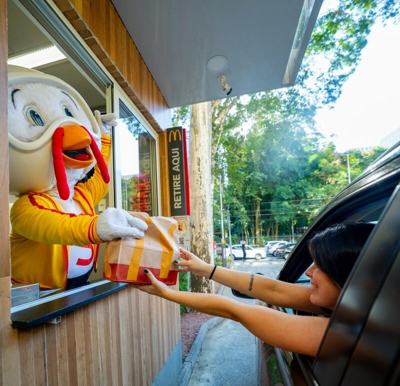 A Sadia se juntou ao McDonald’s mais uma vez para celebrar os 40 anos de sucesso de Chicken McNuggets e a parceria de longa data.