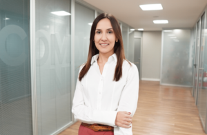 A incorporadora Vitacon anuncia a profissional Camila Sowmy Barros como a nova Diretora de Gente & Gestão da empresa.