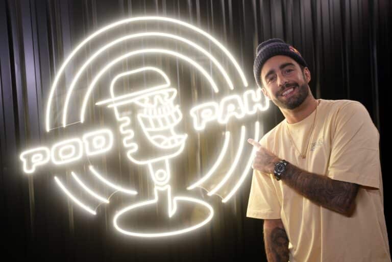 Pedro Scooby, um dos principais surfistas de ondas grandes do mundo, será apresentador do novo programa do Podpah.