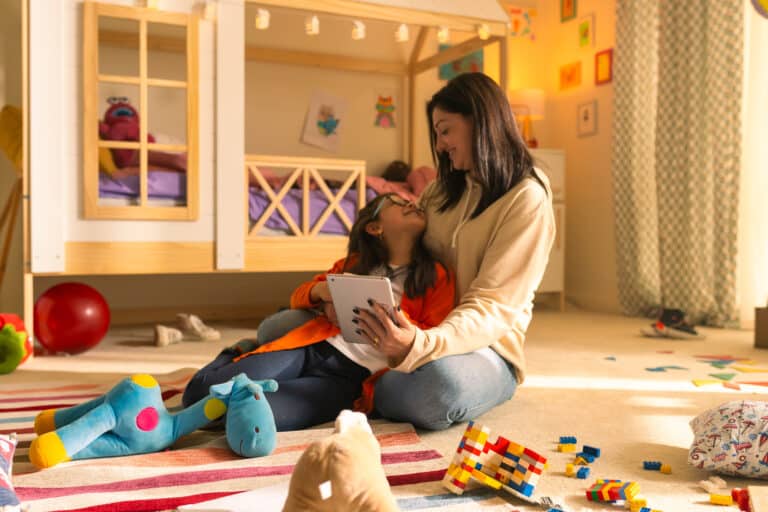 A MadeiraMadeira decidiu divulgar, para celebrar seu décimo quarto aniversário, uma campanha intitulada "Momentos em casa".