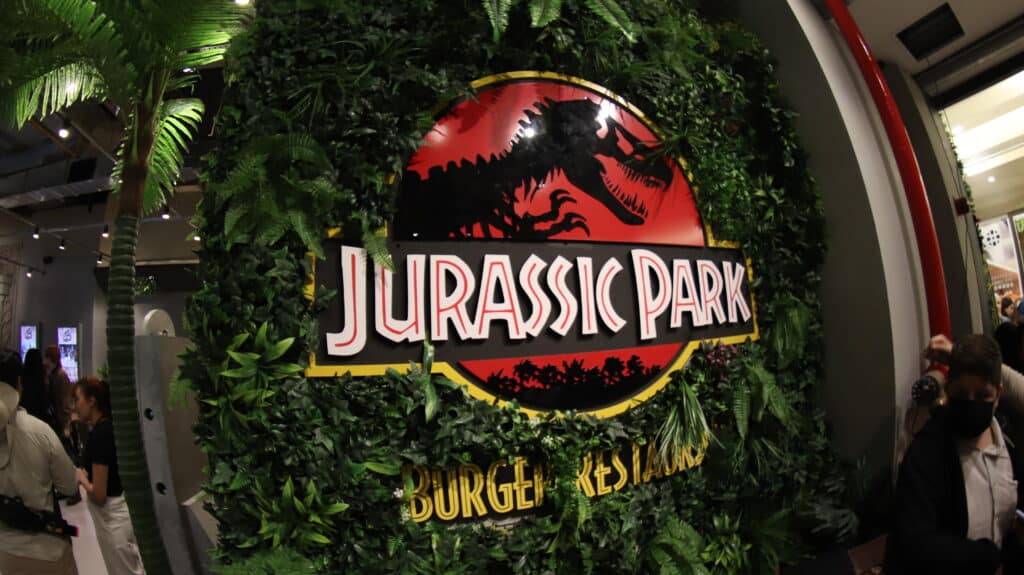 O clássico Jurassic Park inspirou a Iron Studios a embarcar em um novo projeto: o Jurassic Park Burger Restaurant.