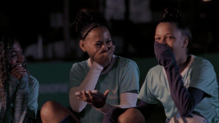 Rexona seleciona, para inspirar garotas a continuarem quebrando barreiras, jovens para assistirem a Copa do Mundo Feminina da FIFA 2023.