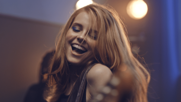A Invisalign apresenta sua nova campanha, voltada para o público adolescente, e que recebeu a nomeação "Clica e vai".