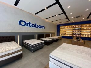 A Ortobom, líder no mercado de colchões no país, lança uma campanha inovadora, intitulada "Oceano de Sonhos".