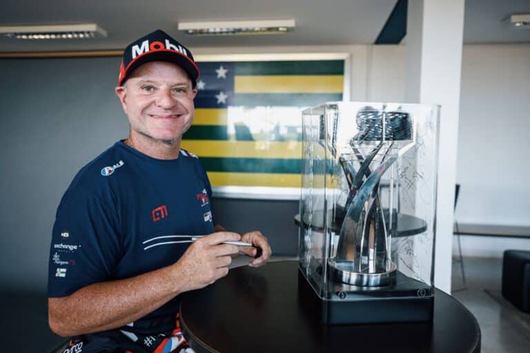 Leilão promovido pela Stock Car será a oportunidade para ter em casa uma réplica do troféu de campeão da Stock Car Pro Series.