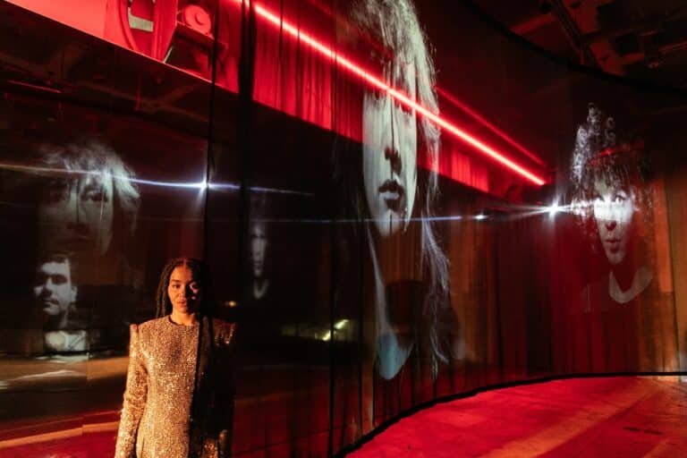 Amstel decide inovar em seu novo projeto de brand experience ao mergulhar no universo do teatro imersivo e sensorial com novo espetáculo.