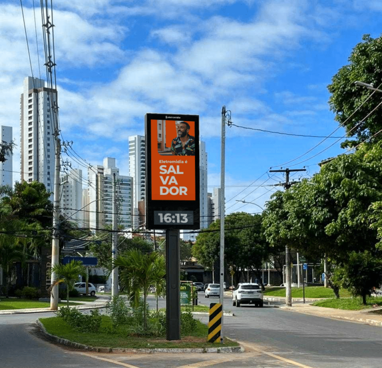 A Eletromidia decidiu ampliar sua chegada às ruas da cidade de Salvador com a instalação de três relógios digitais.
