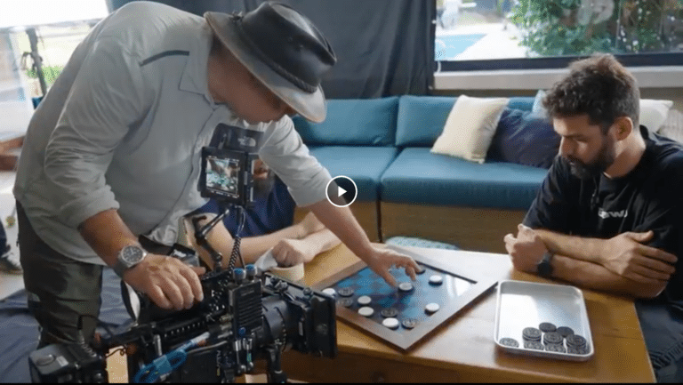 A Oreo convida o brasileiro a resgatar um ritual de consumo adormecido pela vida adulta em uma nova campanha de credenciais de sabor.
